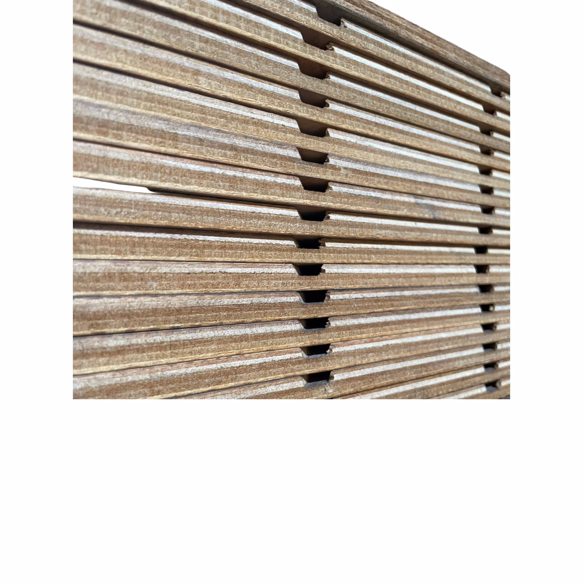 10-mm-design-sperrholz-mahagoni-mf---diagonal-genutet-rechts-laengs-01 10 mm Design Sperrholz, Mahagoni MF - diagonal genutet, rechts_10-mm-design-sperrholz-mahagoni-mf---diagonal-genutet-rechts-laengs-01