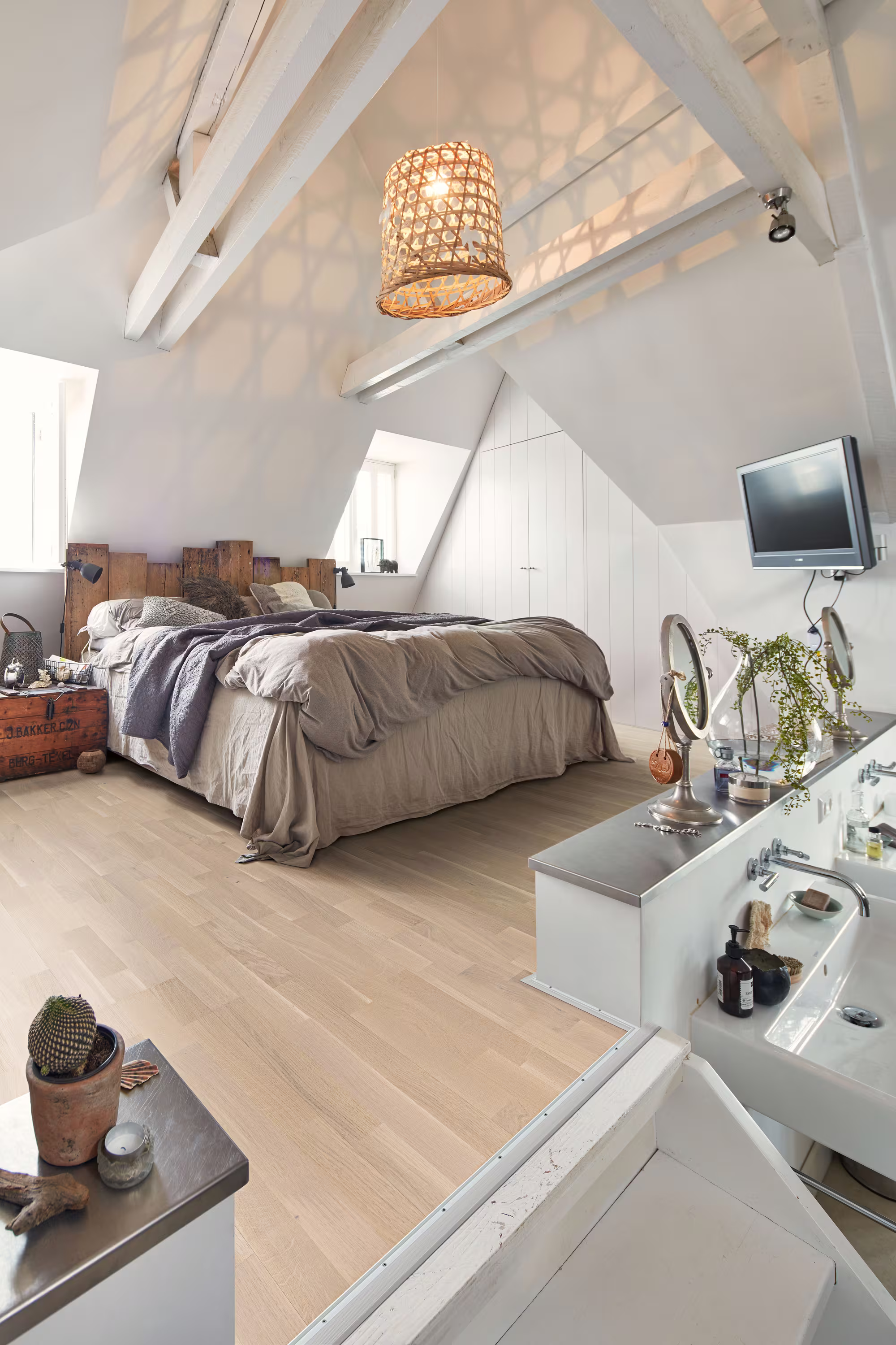 meister-13-mm-meisterparkett-longlife-pc-200-ultramattlackiert---eiche-lebhaft-cremeweiss-09035-13x200x2400mm-4h-wasserresistent-materclicplus-ultramattlackiert-schiffsboden-nei-02 13 mm MeisterParkett. longlife PC 200 ultramattlackiert - Eiche lebhaft cremeweiß 09035