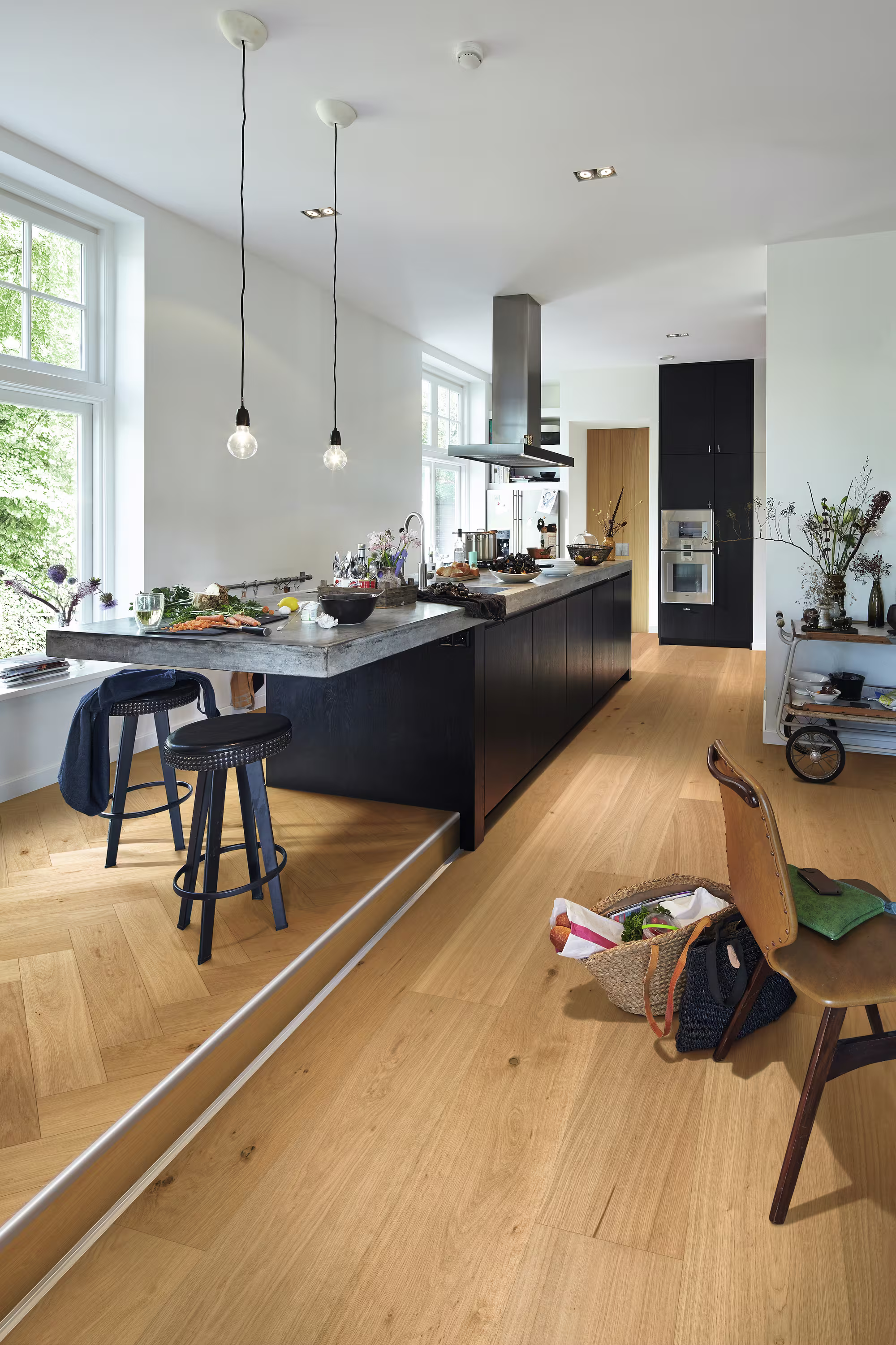 meister-11-mm-lindura-holzboden-hd-400-ultramattlackiert---eiche-lebhaft-gebuerstet-08914-11x205x2200mm-laengsseitige-v-fuge-kopfseitige-microfuge-blauer-engel-ultramattlackiert-02 11 mm Lindura-Holzboden HD 400 ultramattlackiert - Eiche lebhaft gebürstet 08914