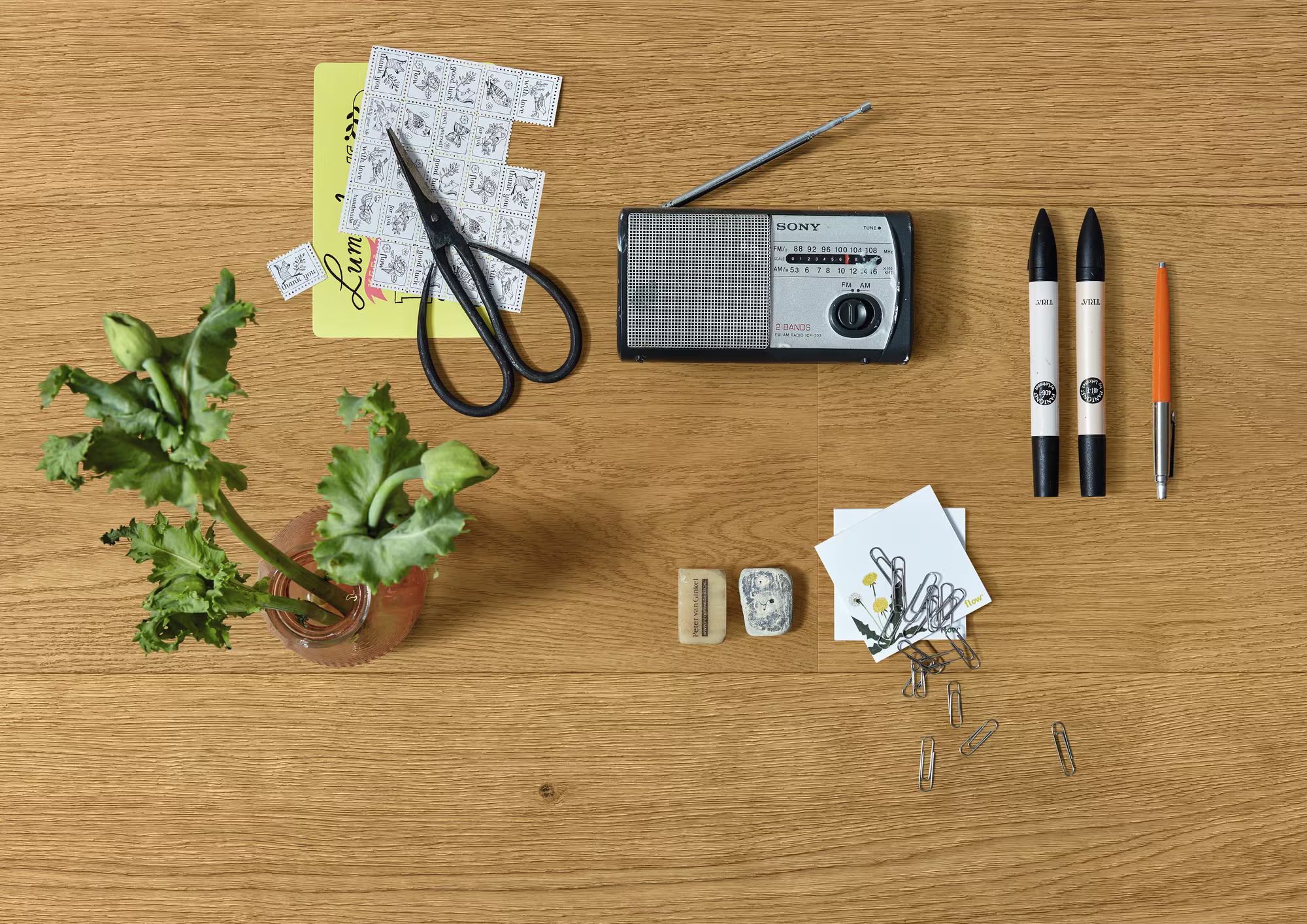 11 mm Lindura-Holzboden HD 400 naturgeölt - Eiche natur gebürstet 08907_meister-11-mm-lindura-holzboden-hd-400-naturgeoelt---eiche-natur-gebuerstet-08907-11x270x2200mm-laengsseitige-v-fuge-kopfseitige-microfuge-naturgeoelt-blauer-engel-24h-wasserres-03