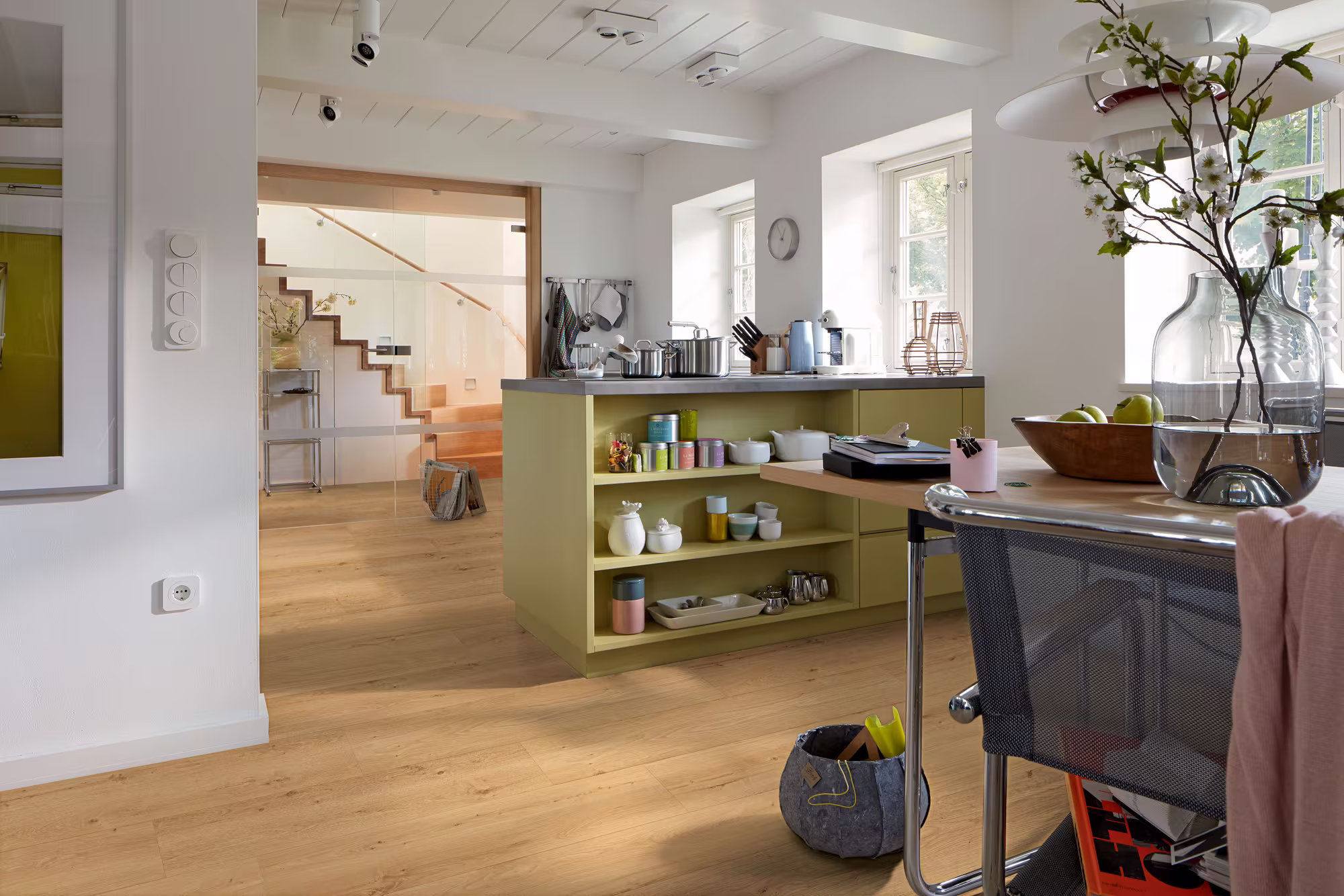 meister-55-mm-meisterdesign-allround-dd-700-s---earth-oak-07450-55x244x1290mm-b1-multiclic-umlaufende-microfase-blauer-engel-2333-r10-p-tec-strong-ja-kurzdiele-lifetime-im-wohnb-02 5,5 mm MeisterDesign. allround DD 700 S - Earth Oak 07450_meister-55-mm-meisterdesign-allround-dd-700-s---earth-oak-07450-55x244x1290mm-b1-multiclic-umlaufende-microfase-blauer-engel-2333-r10-p-tec-strong-ja-kurzdiele-lifetime-im-wohnb-02