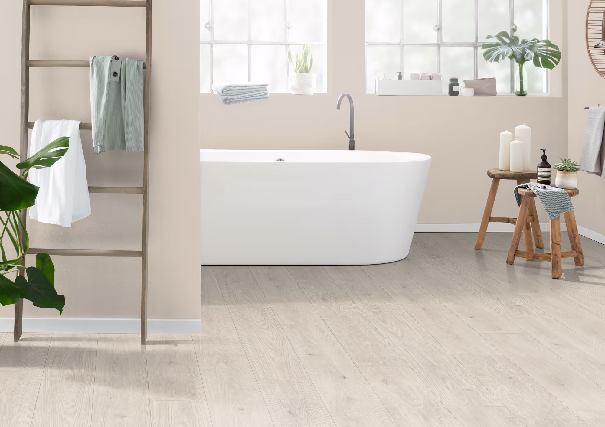 7,5 mm EGGER - Berdal Eiche weiss - EDF184_egger-75-mm-egger---berdal-eiche-weiss---edf184-75x193x1292mm-blauer-engel-2333-ja-kurzdiele-25-jahre-im-wohnbereich-02